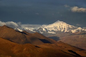 Ráno nad jezerem Yamdrok